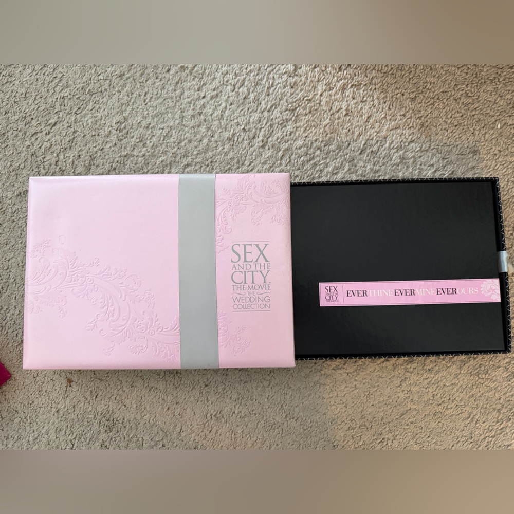 Sex and the City Complete Series and Movie Collection - Pink - Picture 5 of 6